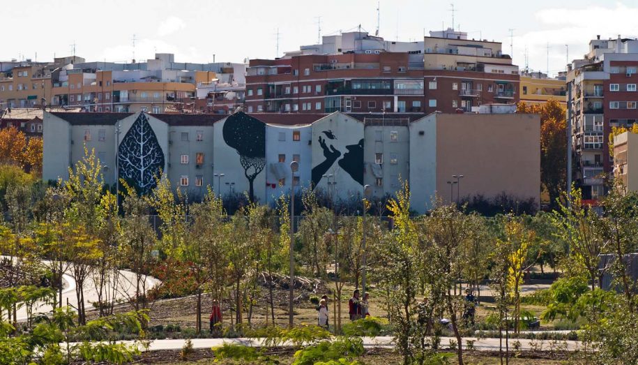 Madrid art walks by the river side