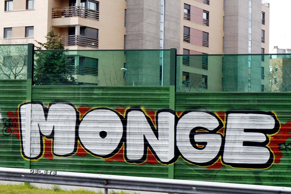 Monge road graffiti