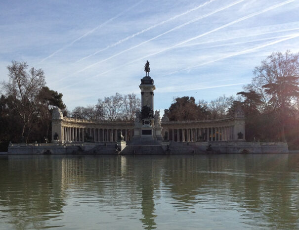 lake retiro park madrid