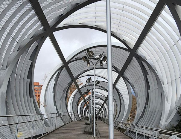Madrid Rio modern bridge