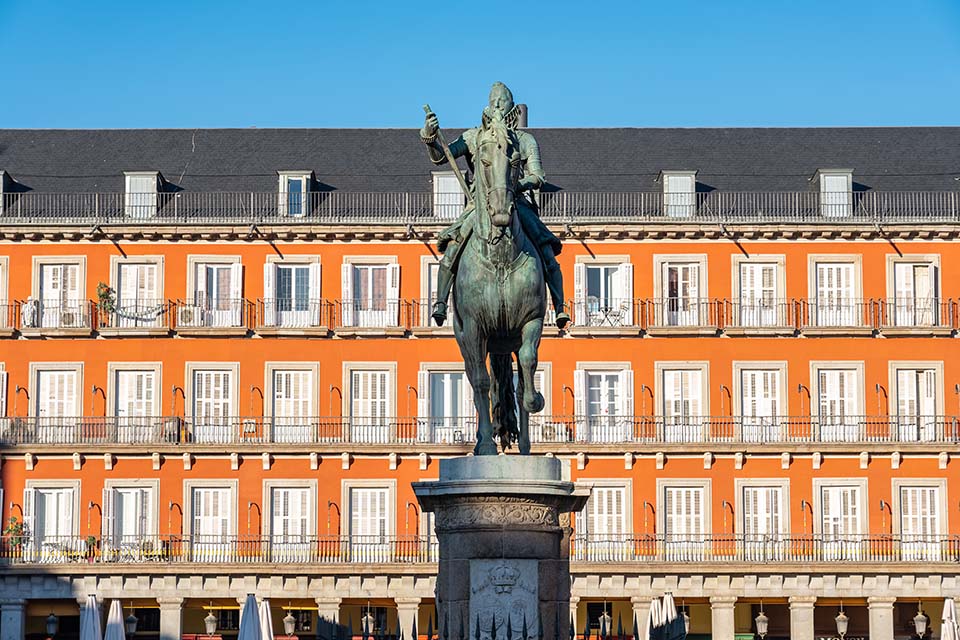 sightseeing tours in madrid plaza mayor