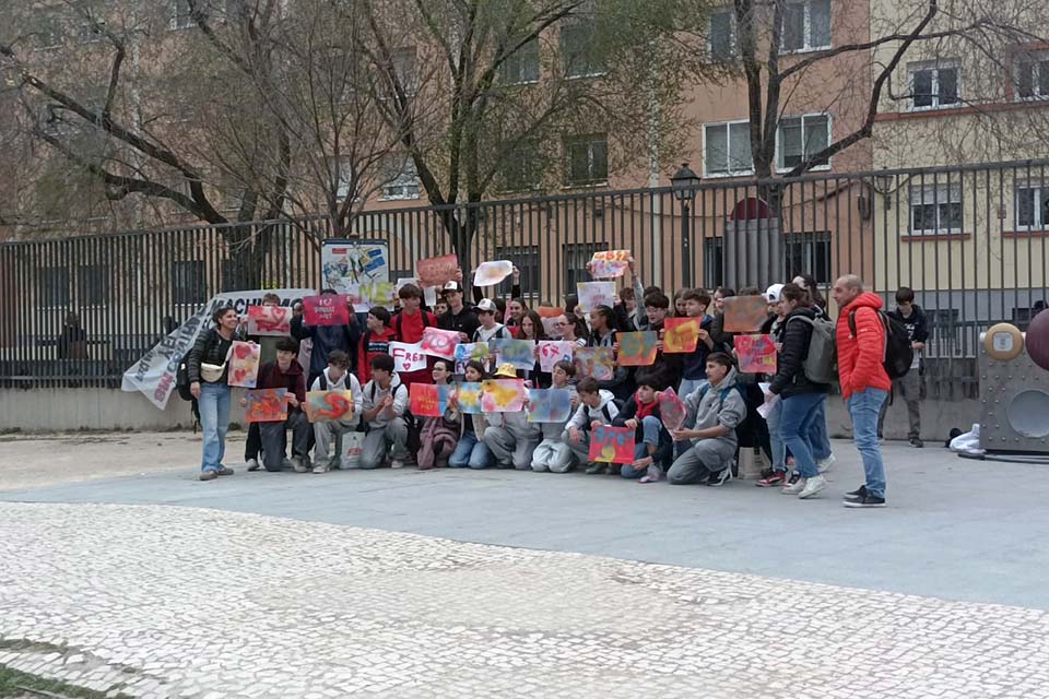 group of students in an activity organized by an educational tour operator in Madrid